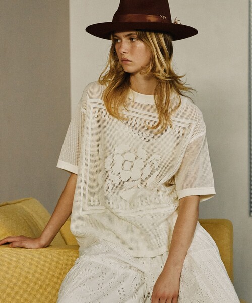 Freada（フリーダ）の「Freada/フリーダ メッシュ フラワー Tシャツ（Tシャツ/カットソー・レディース・オレンジ/ブラック/オフホワイト・ﾌﾘ-）」の2枚目の写真