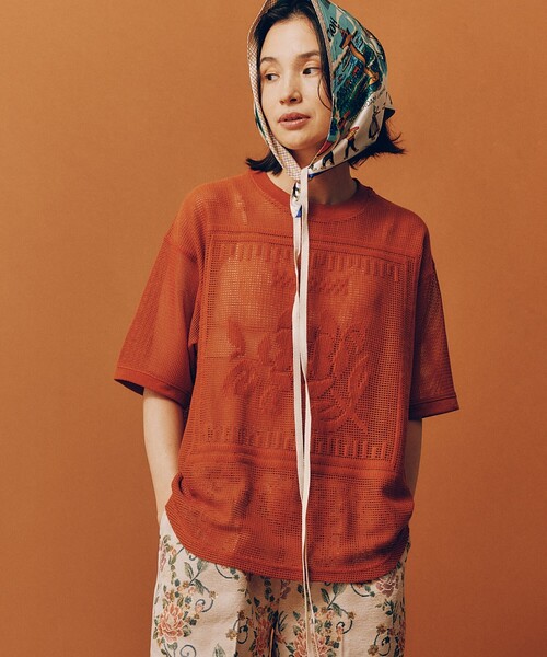 Freada（フリーダ）の「Freada/フリーダ メッシュ フラワー Tシャツ（Tシャツ/カットソー・レディース・オレンジ/ブラック/オフホワイト・ﾌﾘ-）」の3枚目の写真