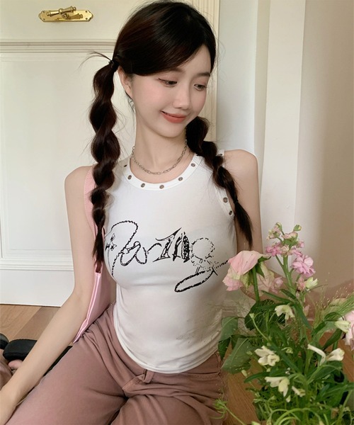 THE HITSS(ヒッツ)の「スリムフィット リベットデザイン レタリングロゴ 短丈 ノースリーブ Tシャツ(Tシャツ/カットソー・レディース・ブラック/ホワイト・FREE)」の15枚目の写真