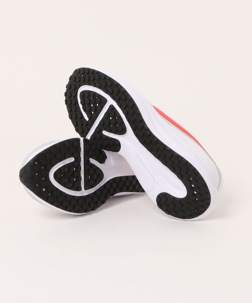 NIKE(ナイキ)の「《NIKE》レボリューション 8 ワイド(スニーカー・メンズ・ホワイト×レッド/ホワイト系その他/ブラック×ホワイト/ホワイト系・26.0cm/26.5cm/27.0cm/27.5cm/28.0cm/25.5cm/25.0cm/29.0cm/28.5cm)」の6枚目の写真