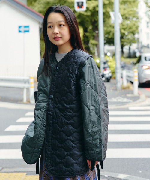 BEAMS BOY（ビームスボーイ）の「クレイジー デタッチ スリーブ ライナー（ブルゾン・レディース・ブラック/オリーブ・1/2）」の2枚目の写真