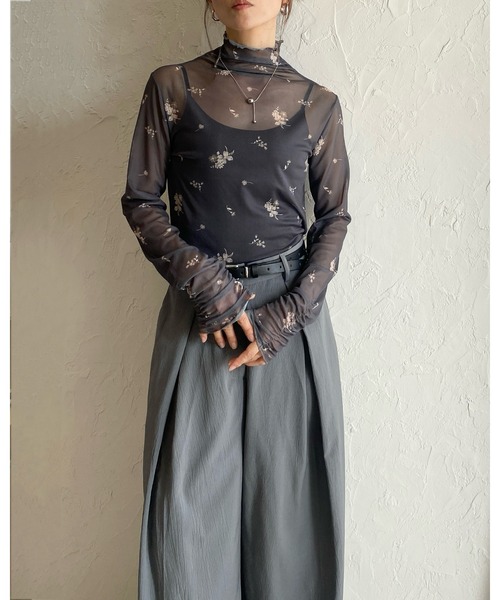 She's Closet(シーズクローゼット)の「ハイネック長袖シャーリング花柄シアートップス(Tシャツ/カットソー・レディース・チャコールグレー/アイボリー/ブラック・FREE)」の11枚目の写真