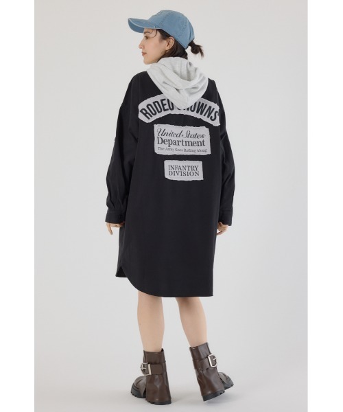 RODEO CROWNS WIDE BOWL(ロデオクラウンズワイドボウル)の「フード付きロゴシャツワンピース(ワンピース・レディース・ブルー/カーキ/ブラック・FREE)」の14枚目の写真
