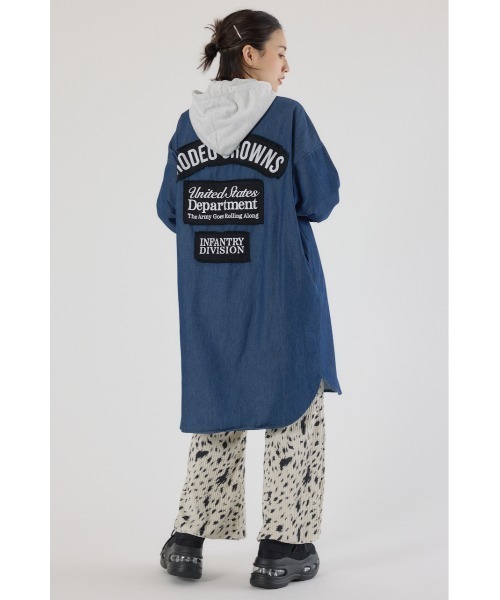 RODEO CROWNS WIDE BOWL(ロデオクラウンズワイドボウル)の「フード付きロゴシャツワンピース(ワンピース・レディース・ブルー/カーキ/ブラック・FREE)」の11枚目の写真