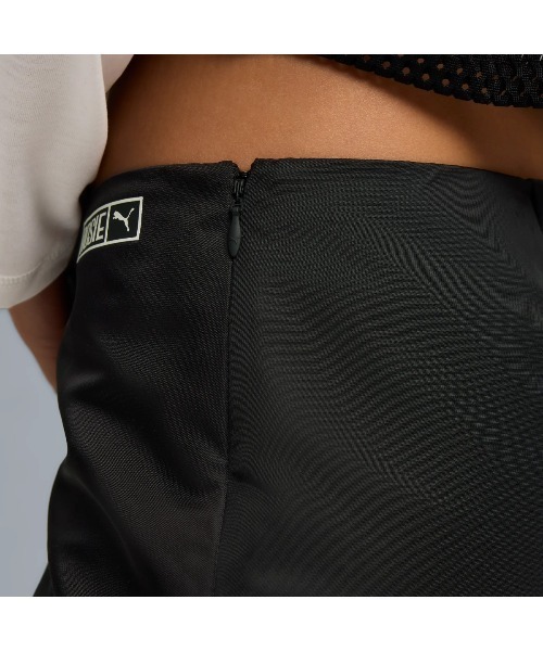 PUMA(プーマ)の「PUMA PUMA x ROSE SLIM MICRO MINI SKIRT WV(プーマ プーマ x ロゼ スリム マイクロ ミニ スカート WV)(スカート・レディース・ブラック系・SMALL/MEDIUM/LARGE)」の6枚目の写真