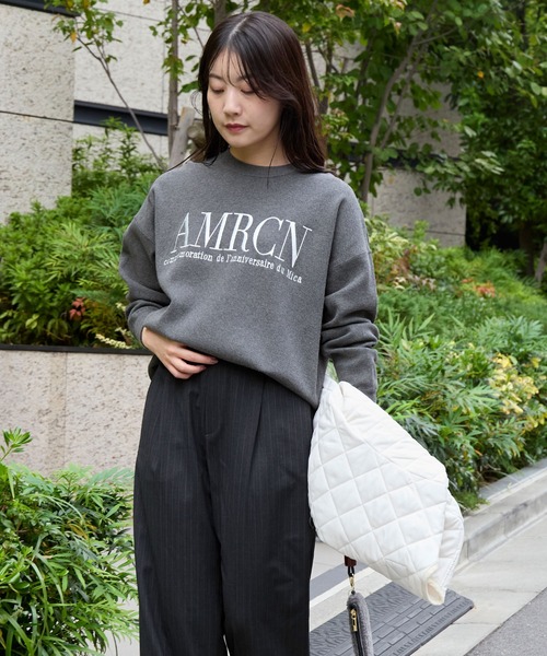 AMERICANA(アメリカーナ)の「15th ANNIVERSARY【AMERICANA×MICA&DEAL】ロゴ刺繍スムースニットプルオーバー(ニット/セーター・レディース・キャメル/ネイビー/グレー・FREE)」の5枚目の写真