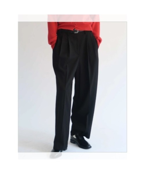 KALENO(カレノ)の「unisex / boyfriend tuck slacks(スラックス・レディース・ベージュ/ブラック・FREE)」の4枚目の写真