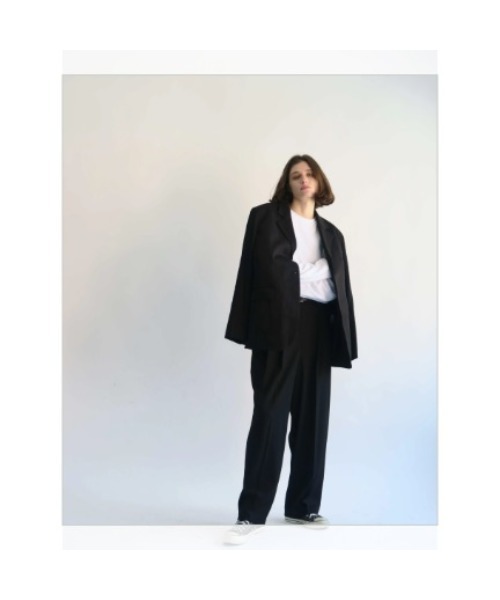KALENO(カレノ)の「unisex / boyfriend tuck slacks(スラックス・レディース・ベージュ/ブラック・FREE)」の6枚目の写真