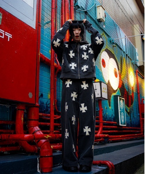 UNKNOWN LONDON(アンノウン・ロンドン)の「UNKNOWNLONDON/アンノウンロンドン/LHP別注 Leather Cross Buggy Pants(スウェットパンツ・メンズ・ブラック/ホワイト・S/M/L)」の14枚目の写真