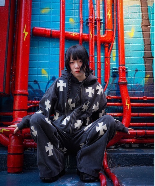 UNKNOWN LONDON(アンノウン・ロンドン)の「UNKNOWNLONDON/アンノウンロンドン/LHP別注 Leather Cross Buggy Pants(スウェットパンツ・メンズ・ブラック/ホワイト・S/M/L)」の15枚目の写真