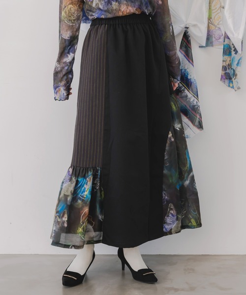 iS ScoLar（イズスカラー）の「553231：アート花柄異素材切替スカート（スカート・レディース・ブラック/グレー・M）」の2枚目の写真