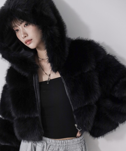 me+em select（ミームセレクト）の「【 ３color 】フェイクファーフーディショートコート ／  fake fur hoodie short coat（その他アウター・レディース・ホワイト/ホワイト×ブラック/ブラック・FREE）」の4枚目の写真