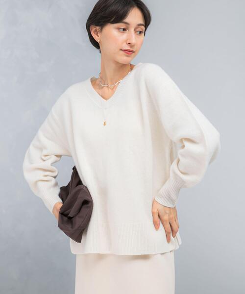 URBAN RESEARCH ROSSO WOMEN(アーバンリサーチ ロッソ)の「ウールカシミヤVネックニットプルオーバー(ニット/セーター・レディース・ネイビー/ピンク/オフホワイト/ブルー・FREE)」の11枚目の写真