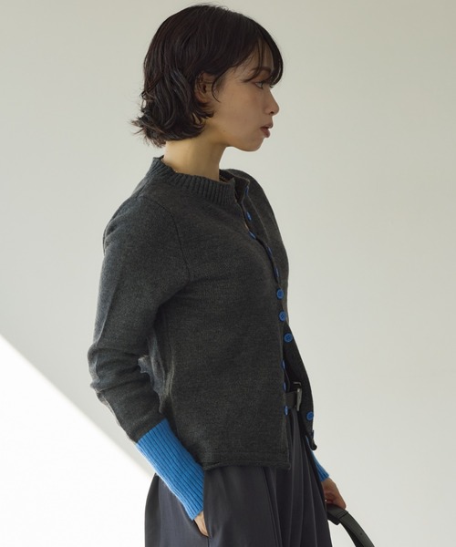 KUREN（クレン）の「カラーボタンカーディガン（カーディガン/ボレロ・レディース・グレー/レッド・FREE）」の7枚目の写真