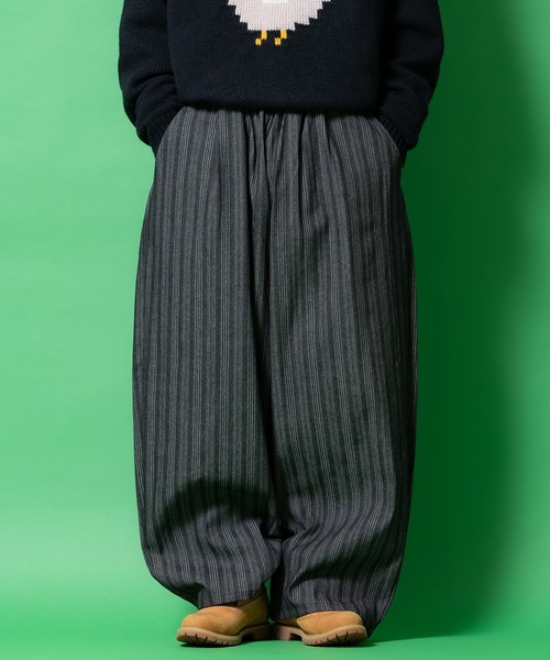 a.p.o.v.(エーピーオービー)の「a.p.o.v. ヘリンボーンストライプデニムスーパーワイドパンツ(その他パンツ・メンズ・ブラック/ネイビー・ONESIZE)」の1枚目の写真