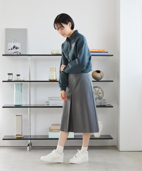 NIKE(ナイキ)の「ナイキ スポーツウェア フェニックス フリース ウィメンズ ルーズカラー プルオーバー トップ / Nike Sportswear Phoenix Fleece Women's Loose Collared Pull-Over Top IM7487-390 Seaweed(ポロシャツ・レディース・ダークグリーン・L/S/M/XS/XL)」の4枚目の写真