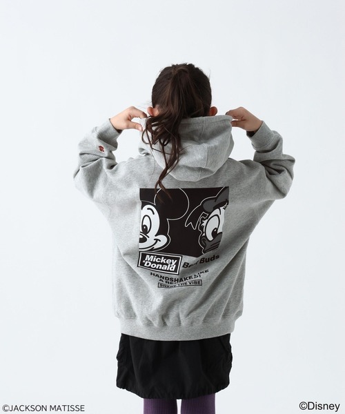 Disney（ディズニー）の「【JACKSON MATISSE×BAYFLOW】ミッキー／プルオーバーパーカー(KIDS)（パーカー・キッズ・ブラック/グレー・140cm/130cm/160cm/150cm）」の2枚目の写真
