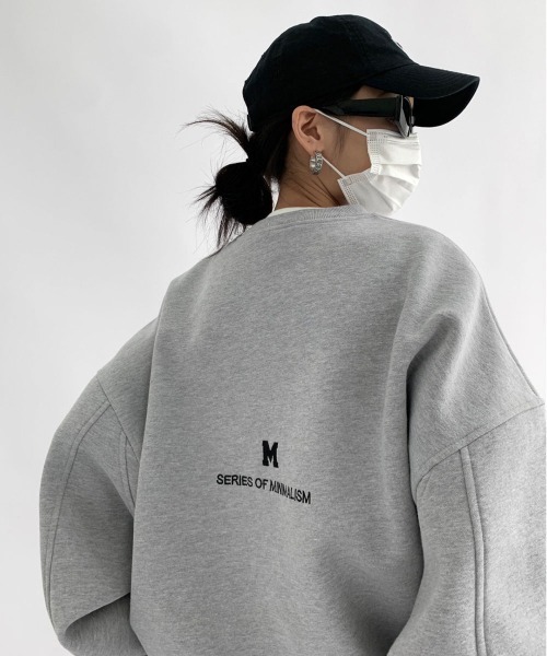 mushwear(マッシュウェア)の「ミニマルロゴオーバーサイズトレーナー(スウェット・メンズ・グレー/ホワイト/ブラック・LARGE/MEDIUM/SMALL)」の3枚目の写真