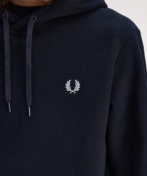 FRED PERRY（フレッドペリー）の「Monogram Hooded Sweatshirt／モノグラムフーデッドスウェットシャツ（パーカー・メンズ・ネイビー・M/L）」の8枚目の写真