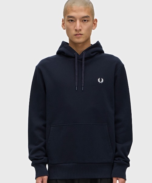 FRED PERRY（フレッドペリー）の「Monogram Hooded Sweatshirt／モノグラムフーデッドスウェットシャツ（パーカー・メンズ・ネイビー・M/L）」の4枚目の写真