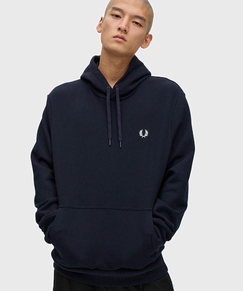 FRED PERRY（フレッドペリー）の「Monogram Hooded Sweatshirt／モノグラムフーデッドスウェットシャツ（パーカー・メンズ・ネイビー・M/L）」の14枚目の写真