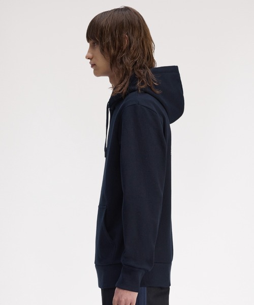 FRED PERRY（フレッドペリー）の「Monogram Hooded Sweatshirt／モノグラムフーデッドスウェットシャツ（パーカー・メンズ・ネイビー・M/L）」の10枚目の写真