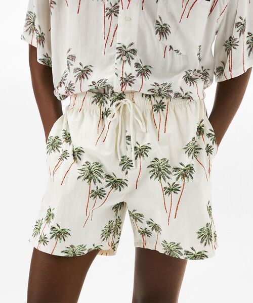 TOMMY HILFIGER（トミーヒルフィガー）の「ミディアムドローストリングプリントボードショーツ（水着・メンズ・ホワイト/グリーン/ホワイト系その他/マルチ/オレンジ・MEDIUM/LARGE/X-LARGE）」の7枚目の写真