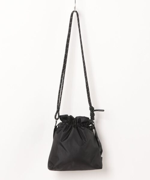VANS(バンズ)の「VANS ヴァンズ Drawstring Shoulder Bag バッグ 125K7190100 BLACK(ボディバッグ/ウエストポーチ・メンズ・ブラック・FREE)」の2枚目の写真