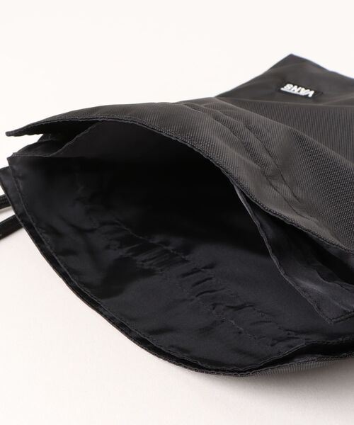 VANS(バンズ)の「VANS ヴァンズ Drawstring Shoulder Bag バッグ 125K7190100 BLACK(ボディバッグ/ウエストポーチ・メンズ・ブラック・FREE)」の4枚目の写真