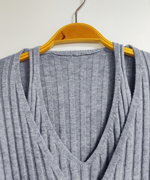 ONEP STAR(ワンピスター)の「Vネックドッキングニットトップス(ニット/セーター・レディース・グレイッシュベージュ/ブラック/グレー・FREE)」の11枚目の写真