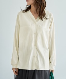 STYLE DELI（スタイルデリ）の「袖口リブの身頃がポケットVネックシャツ（シャツ/ブラウス）」