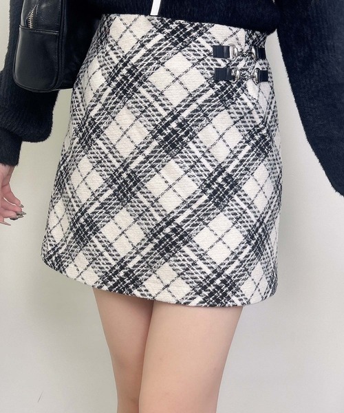 INGNI（イング）の「ビット付アソート柄タイトミニスカパン（スカート・レディース・ホワイト系その他2/ブラック系その他6/その他11・FREE）」の2枚目の写真