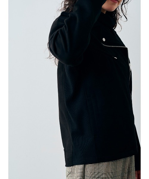 Live in comfort（リブインコンフォート）の「リブ　イン　コンフォート　はまじとコラボ　再復刻！着心地らくちんな伸びるライダースジャケット〈ブラック〉（その他アウター・レディース・ブラック・M/L/LL/3L/S）」の4枚目の写真