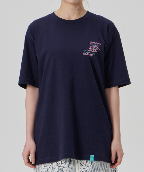ASTRAL PROJECTION（アストラルプロジェクション）の「[グラフィティ]コットンルーズフィット半袖Tシャツ_スペースネイビー（Tシャツ/カットソー・メンズ・その他・LARGE/MEDIUM/X-LARGE/XX-LARGE）」の5枚目の写真