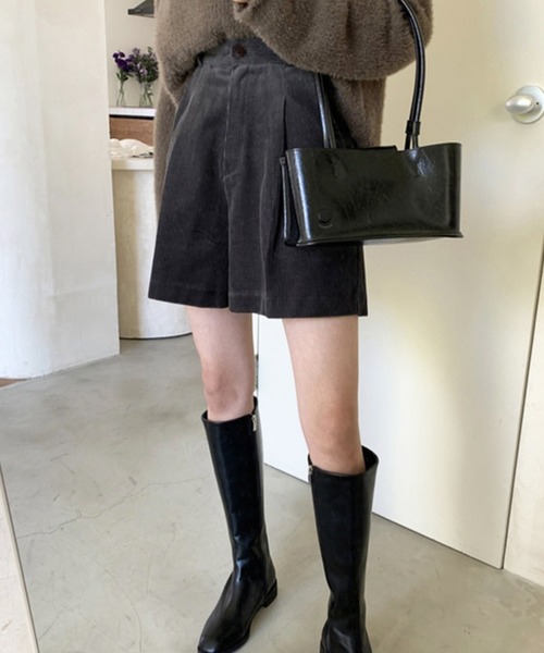 HALEY PESCA（ヘーリーペスカ）の「HALEY PESCA/センタータック　コーデュロイショートパンツ（その他パンツ・レディース・ブラウン/ブラック・MEDIUM/SMALL）」の6枚目の写真