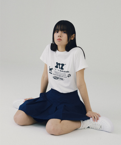 ITZAVIBE（イッザバイブ）の「ITZ OFFICIAL LOGO T SHIRT - WHITE（Tシャツ/カットソー・レディース・その他・LARGE/SMALL）」の4枚目の写真