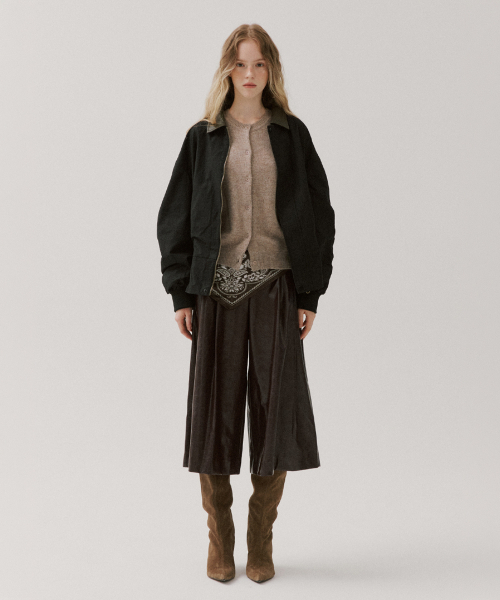 RMRN（アルエームアルエヌ）の「LEATHER BERMUDA PANTS（その他パンツ・レディース・バーガンディー・1/2）」の2枚目の写真
