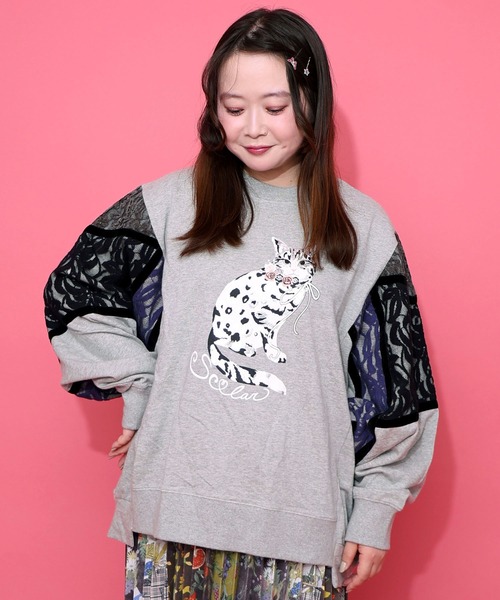 ScoLar（スカラー）の「153782：ネコ柄ミニ裏毛×起毛レース配色プルオーバー（Tシャツ/カットソー・レディース・グリーン/ブラック/杢グレー・M）」の3枚目の写真