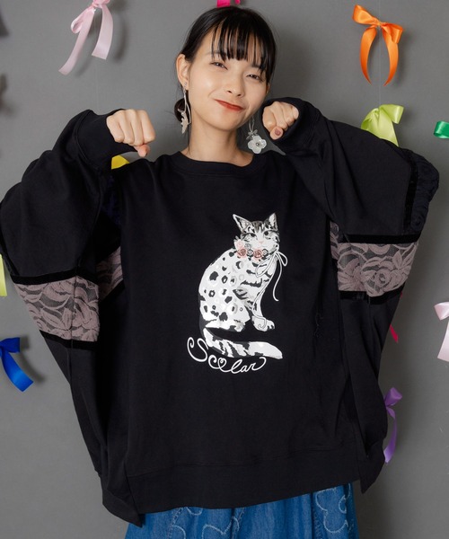 ScoLar（スカラー）の「153782：ネコ柄ミニ裏毛×起毛レース配色プルオーバー（Tシャツ/カットソー・レディース・グリーン/ブラック/杢グレー・M）」の2枚目の写真
