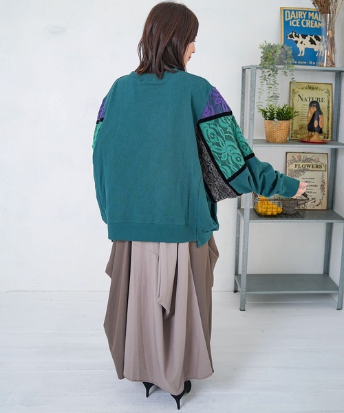 ScoLar（スカラー）の「153782：ネコ柄ミニ裏毛×起毛レース配色プルオーバー（Tシャツ/カットソー・レディース・グリーン/ブラック/杢グレー・M）」の21枚目の写真