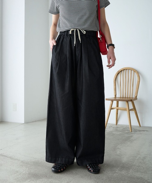 BONLECILL（ボンルシール）の「【接触冷感/洗える】キレイージータックライトデニムパンツ（デニムパンツ・レディース・ブラック/ブルー/ネイビー・L/M/S）」の2枚目の写真