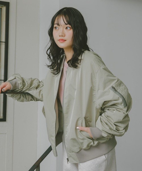 repipi armario（レピピ アルマリオ）の「ルーズシャーリングMA-1（MA-1・キッズ・アイボリー/ブラック/カーキ・SMALL/MEDIUM/LARGE）」の16枚目の写真