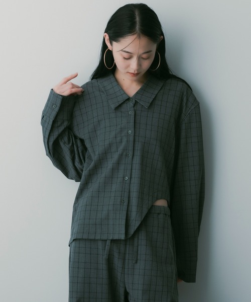 SERENO（セレーノ）の「カットデザイン チェックシャツ（シャツ/ブラウス・レディース・ネイビー/グリーン・S/M/L）」の2枚目の写真