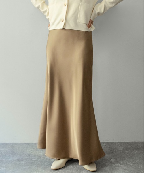 on:nue（オンニュ）の「【on:nue】[着用動画あり！] サテンマーメイドマキシスカート /2026 SS COLLECTION（スカート・レディース・アイボリー/ブラック/ピンク/ベージュ・FREE）」の5枚目の写真