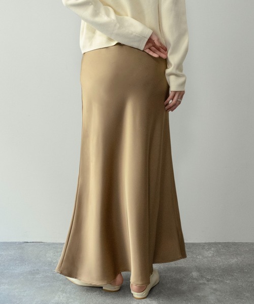 on:nue（オンニュ）の「【on:nue】[着用動画あり！] サテンマーメイドマキシスカート /2026 SS COLLECTION（スカート・レディース・アイボリー/ブラック/ピンク/ベージュ・FREE）」の8枚目の写真