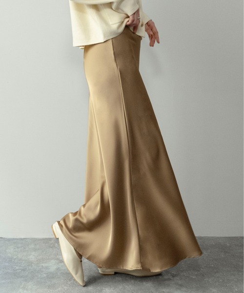 on:nue（オンニュ）の「【on:nue】[着用動画あり！] サテンマーメイドマキシスカート /2026 SS COLLECTION（スカート・レディース・アイボリー/ブラック/ピンク/ベージュ・FREE）」の9枚目の写真