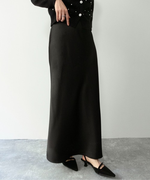 on:nue（オンニュ）の「【on:nue】[着用動画あり！] サテンマーメイドマキシスカート /2026 SS COLLECTION（スカート・レディース・アイボリー/ブラック/ピンク/ベージュ・FREE）」の19枚目の写真