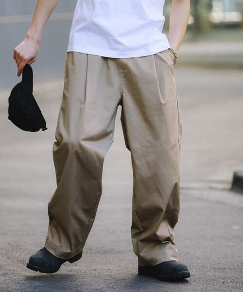 FREAK'S STORE（フリークスストア）の「限定展開 Dickies×FREAK'S STORE ディッキーズ 別注 ワイドシルエット バレルレッグ ワークパンツ（チノパンツ・メンズ・ベージュ/インディゴブルー/ブラック/ブラック系その他・SMALL/MEDIUM/LARGE）」の14枚目の写真