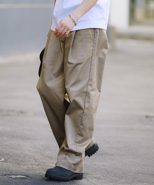 FREAK'S STORE（フリークスストア）の「限定展開 Dickies×FREAK'S STORE ディッキーズ 別注 ワイドシルエット バレルレッグ ワークパンツ（チノパンツ・メンズ・ベージュ/インディゴブルー/ブラック/ブラック系その他・SMALL/MEDIUM/LARGE）」の15枚目の写真