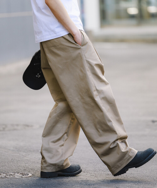 FREAK'S STORE（フリークスストア）の「限定展開 Dickies×FREAK'S STORE ディッキーズ 別注 ワイドシルエット バレルレッグ ワークパンツ（チノパンツ・メンズ・ベージュ/インディゴブルー/ブラック/ブラック系その他・SMALL/MEDIUM/LARGE）」の17枚目の写真